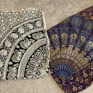 Set of 2 tapestries